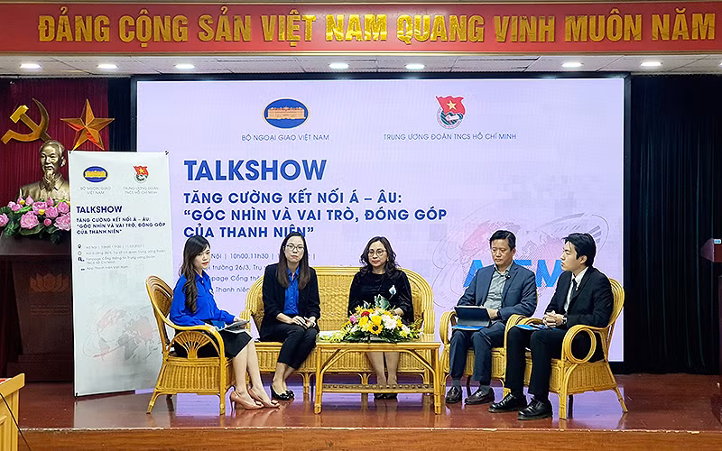 Diễn giả từ các bộ, ban, ngành, đoàn thể đối thoại, chia sẻ trực tuyến với đoàn viên, thanh niên cả nước tại chương trình. 