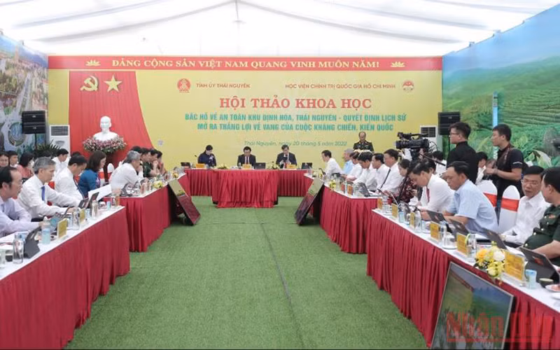 Toàn cảnh hội thảo khoa học “Bác Hồ về An toàn khu Định Hóa, Thái Nguyên - Quyết định lịch sử mở ra thắng lợi vẻ vang của cuộc kháng chiến kiến quốc”.