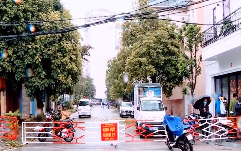 Khu vực bị phong toả do có liên quan đến hai bệnh nhân Covid-19 nhập cảnh trái phép.