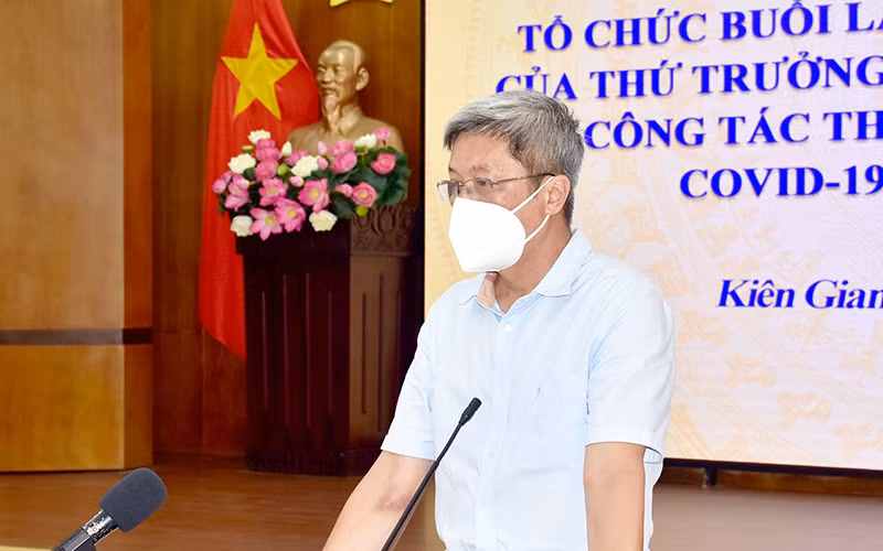 Thứ trưởng Nguyễn Trường Sơn phát biểu tại buổi làm việc.