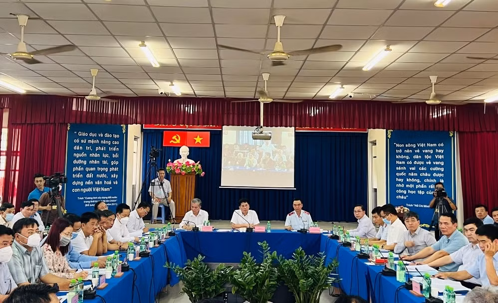 Toàn cảnh buổi làm việc.