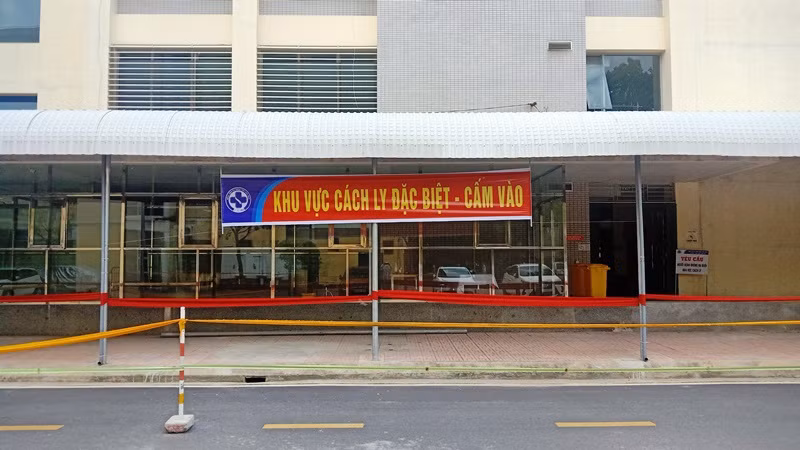 Khoa Truyền nhiễm, Bệnh viện đa khoa tỉnh Thái Bình đang thu dung, điều trị cho 10 trường hợp F0 và ba F1 trên địa bàn.