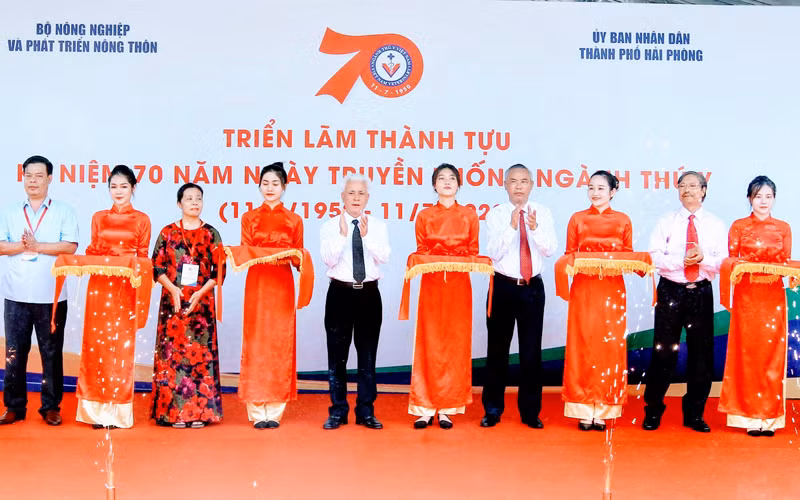Khai mạc triển lãm 70 năm ngành Thú y 