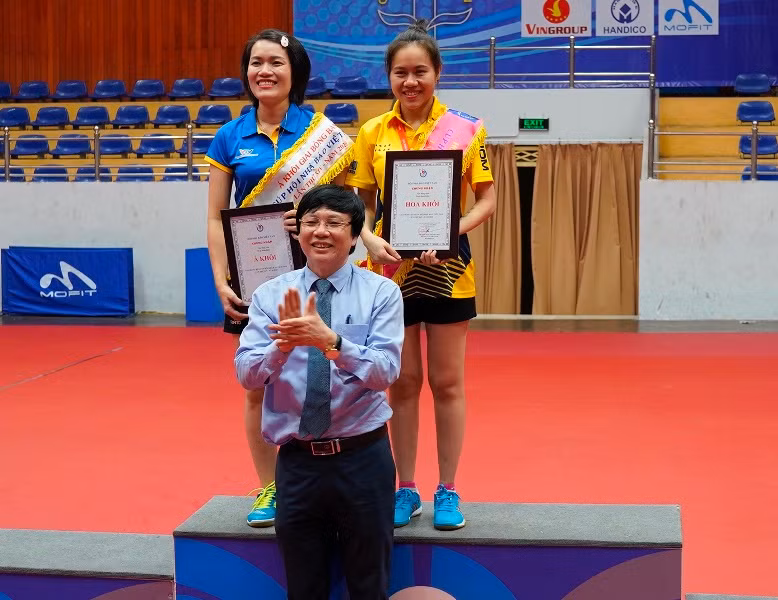 Đội bóng bàn Báo Nhân Dân lần đầu giành Huy chương bạc -0