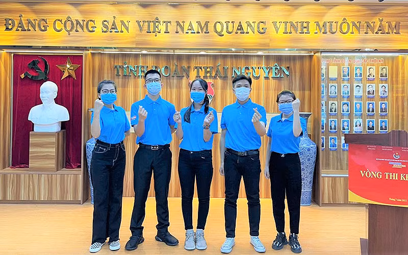 Các ứng viên chung kết Hội thi “Ánh sáng soi đường” thi qua màn ảnh nhỏ -0