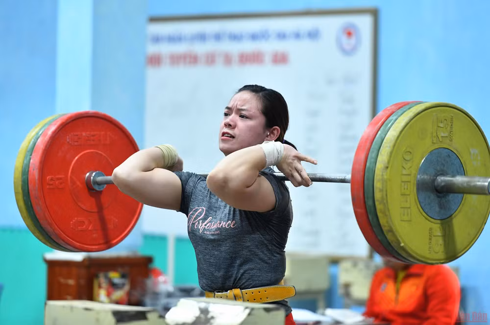 Đô cử Việt Nam tập luyện, quyết tâm giành vàng trên sân nhà -0