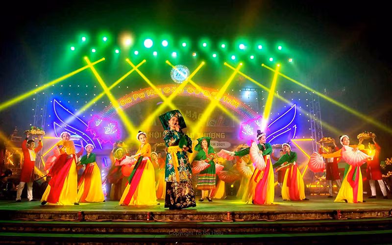 Carnaval đường phố Sa Pa, giàu bản sắc văn hóa bản địa, thu hút du khách trong và ngoài nước. (Ảnh: Báo Lào Cai)