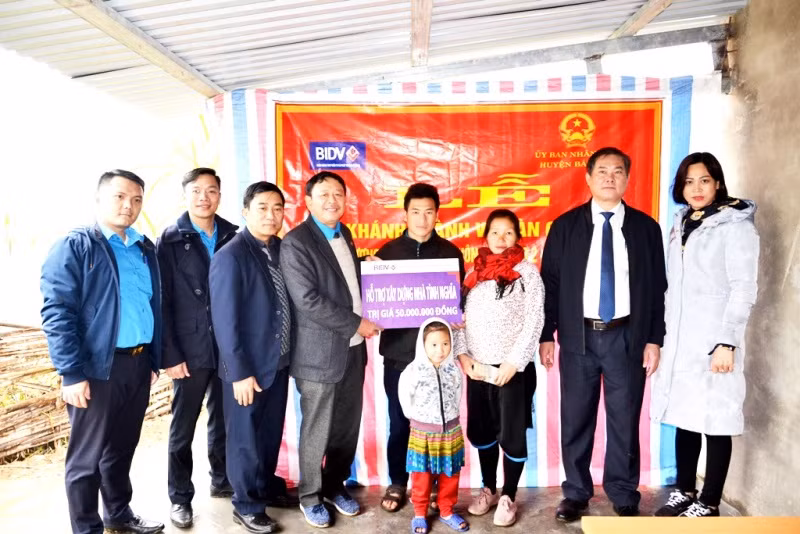 Bàn giao 80 nhà kiên cố cho hộ nghèo các tỉnh miền núi phía bắc -0