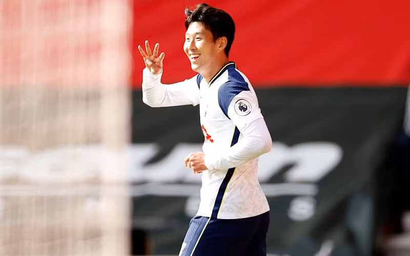 Son Heung-Min rực sáng, ghi bốn bàn thắng cho Tottenham.