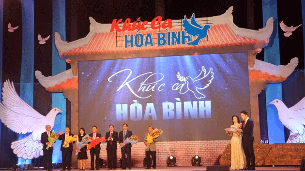 Chương trình giao lưu nghệ thuật "Khúc ca hòa bình".