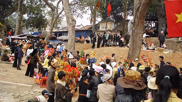 Cuối năm tấp nập lễ đền