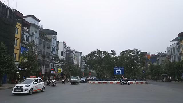 Vài năm trước, tuyến đường Hoàng Cầu - Ô Chợ Dừa cũng có chi phí GPMB khá cao.