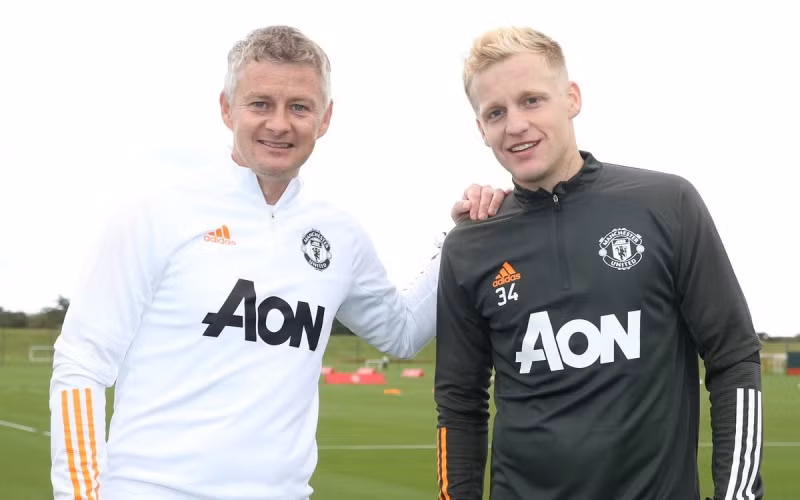 Cho đến nay, Van de Beek vẫn là tân binh duy nhất của MU.