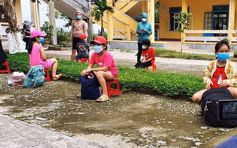 Thừa Thiên Huế cách ly 81 thầy và trò sau khi ghi nhận hai học sinh nhiễm Covid-19 -0