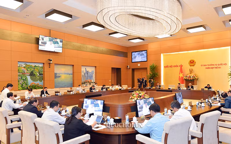 Toàn cảnh phiên họp ngày 14-10 của Ủy ban Thường vụ Quốc hội.