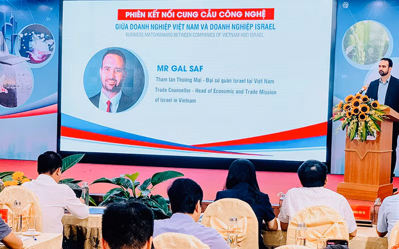 Tham tán Thương mại Đại sứ quán Israel tại Việt Nam Gal Saf giới thiệu về các doanh nghiệp công nghệ của Israel.
