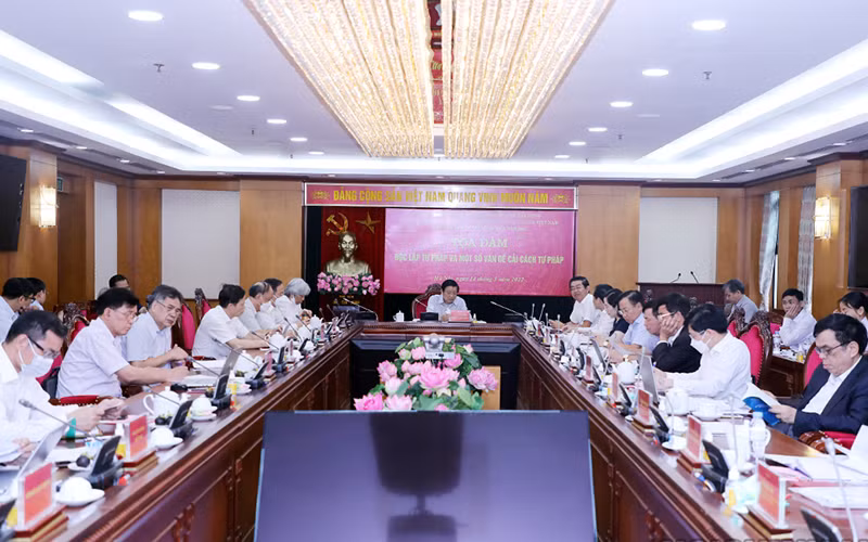 Tọa đàm "Độc lập tư pháp và một số vấn đề cải cách tư pháp". Ảnh: noichinh.vn