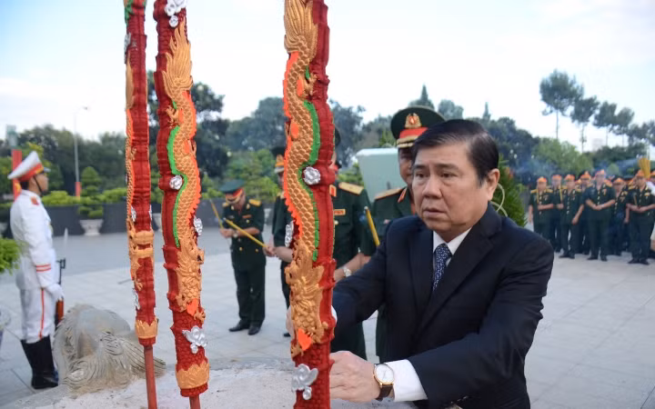 Đoàn đại biểu TP Hồ Chí Minh dâng hương tưởng niệm các anh hùng liệt sĩ -0