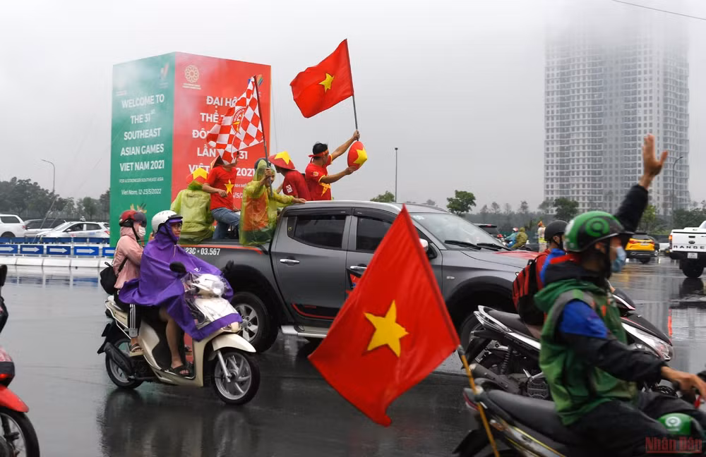 Không khí trên Sân vận quốc gia Mỹ Đình đang 