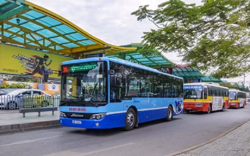 Gần 130 xe bus đã được Hà Nội tăng cường để phục vụ việc đi lại thuận lợi của người dân trong dịp SEA Games 31.