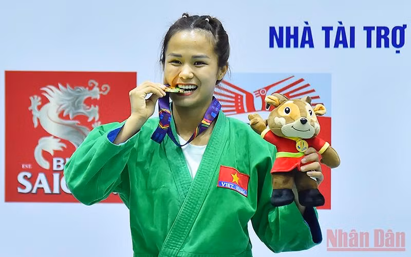 Tô Thị Trang giành Huy chương Vàng đầu tiên cho Đoàn Thể thao Việt Nam tại nội dung dưới 48 kg nữ môn Kurash chiều 10/5.