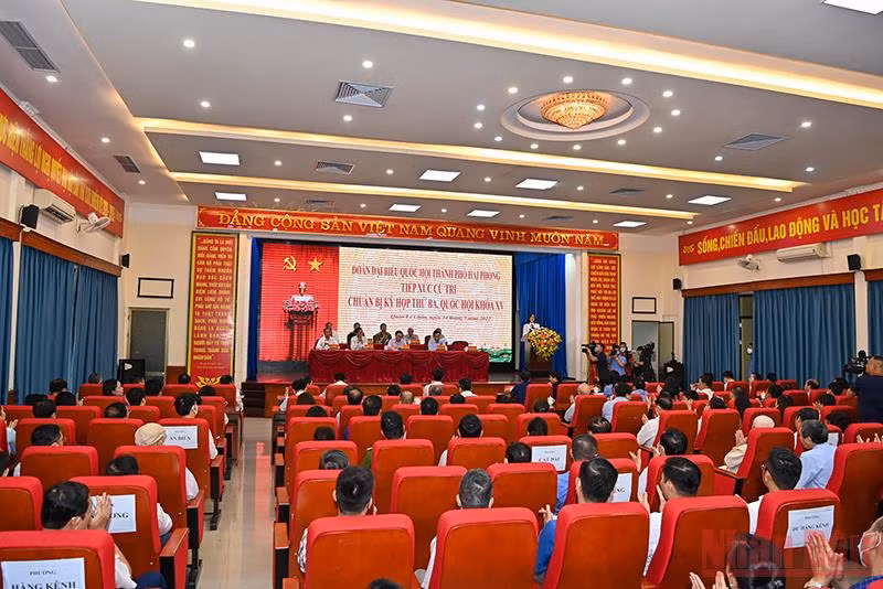 Chủ tịch Quốc hội Vương Đình Huệ tiếp xúc cử tri tại thành phố Hải Phòng -0