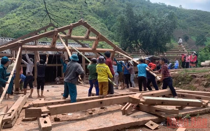 Chung tay giúp người dân vùng thiên tai di chuyển khẩn cấp -0