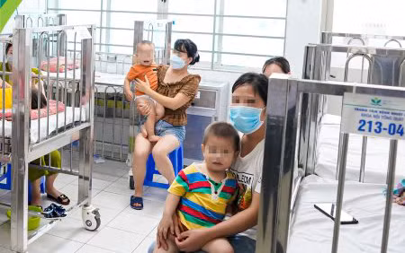 Ba dấu hiệu sớm cảnh báo bệnh tay chân miệng diễn biến nặng -0