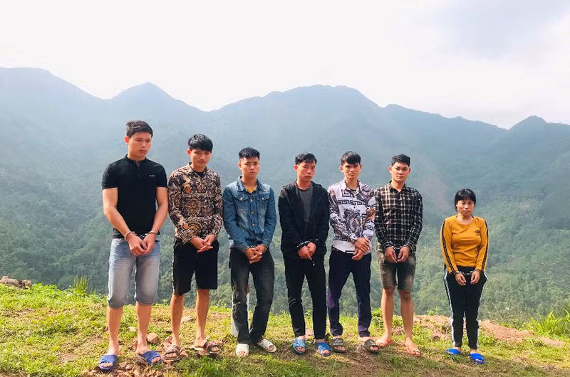 Nhóm đối tượng tổ chức đưa người xuất cảnh trái phép sang Trung Quốc bị Công an huyện Bình Liêu bắt giữ, khởi tố.