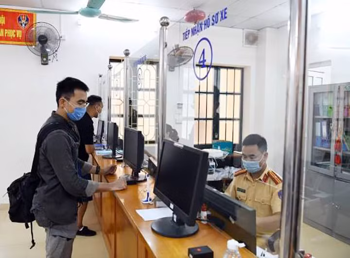 Cơ quan đăng ký xe có quyền thu hồi biển số trúng đấu giá khi biển số được sử dụng không đúng quy định của pháp luật.