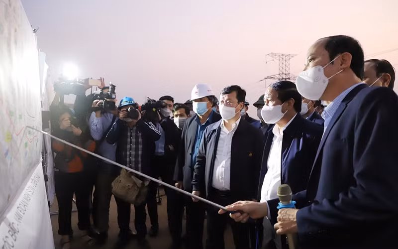 Kiểm tra dự án thành phần cao tốc Bắc-Nam phía Đông tại Ninh Bình và Nghệ An -0