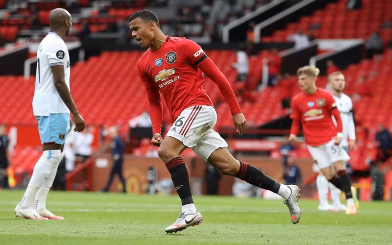 Cầu thủ trẻ Greenwood ghi bàn, giúp Man United hòa West Ham 1-1.