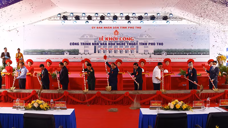 Chủ tịch nước Nguyễn Xuân Phúc dự lễ khởi công Nhà văn hóa nghệ thuật tỉnh Phú Thọ.