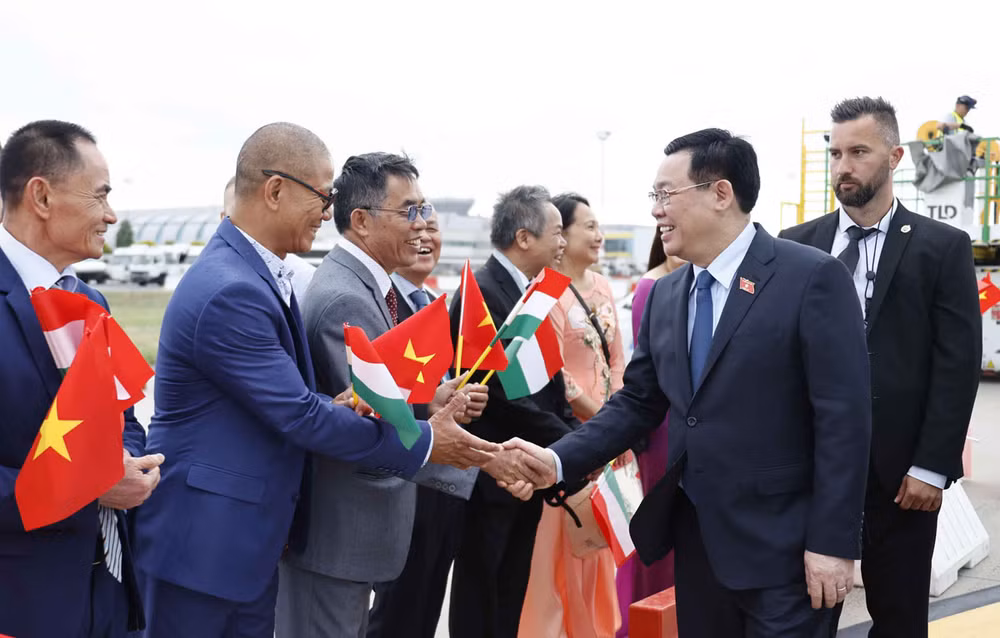 Chủ tịch Quốc hội Vương Đình Huệ thăm chính thức Hungary -0