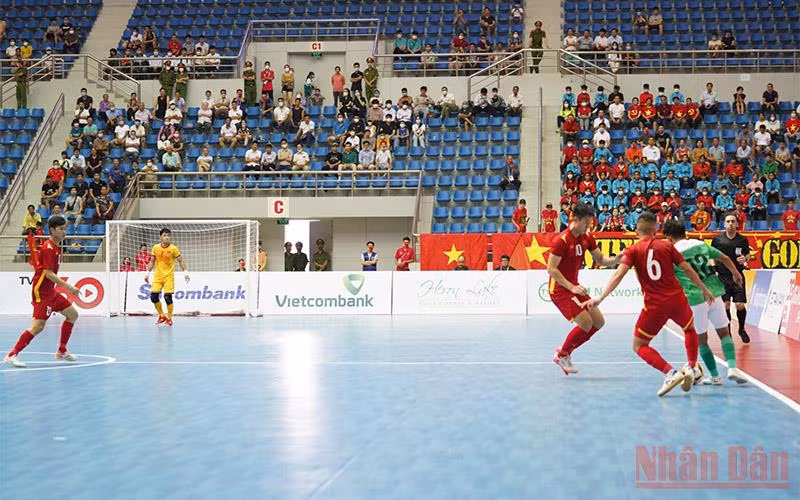 Trận thi đấu giữa đội tuyển Futsal Việt Nam và Indonesia.
