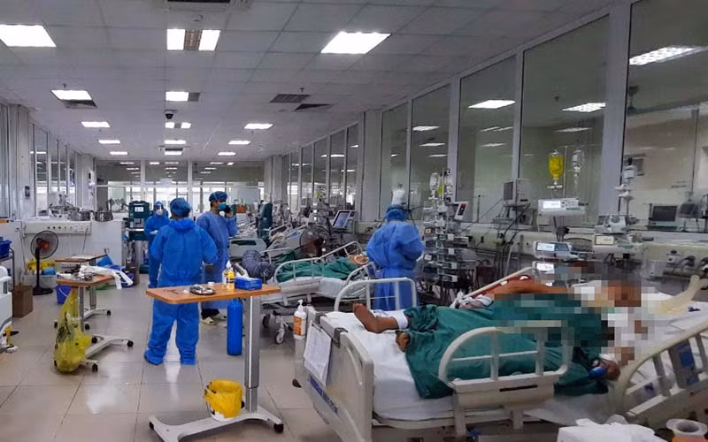 Gia tăng F0 nặng điều trị tại Bệnh viện Bệnh Nhiệt đới Trung ương. (Ảnh: ĐẶNG THANH)