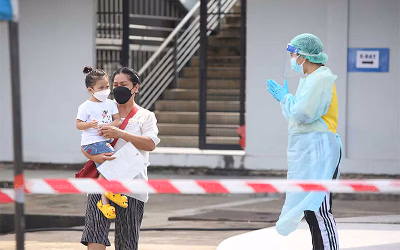 FDA Thái Lan đang xem xét thông qua đề xuất tiêm vaccine ngừa Covid-19 cho trẻ từ 3 tuổi ở nước này. Ảnh: Bangkok Post
