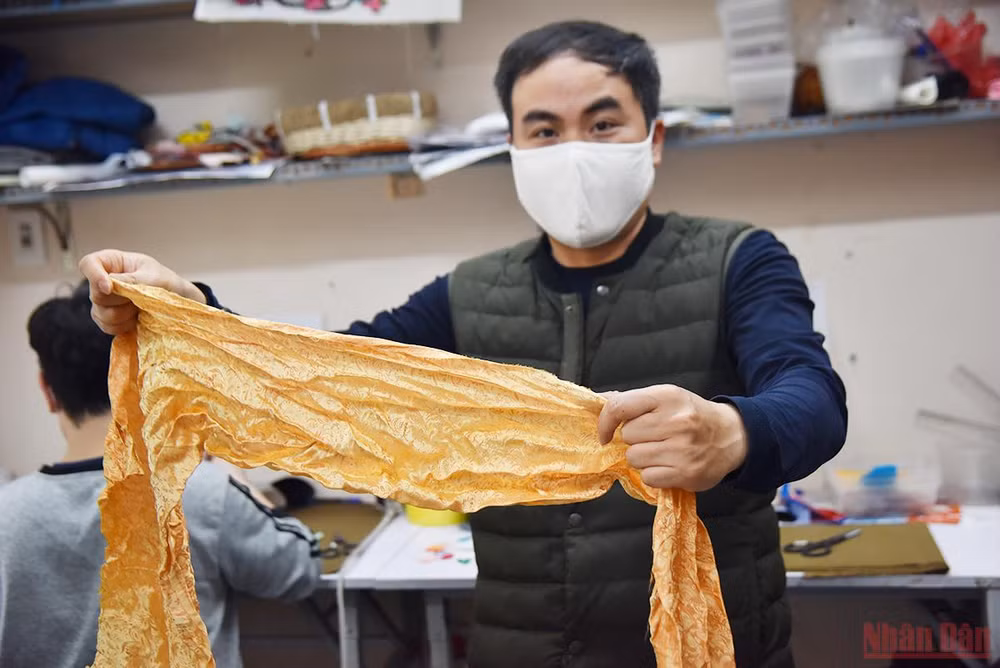 Bức tranh vải vụn hoàn hảo của những người thợ khiếm khuyết -0