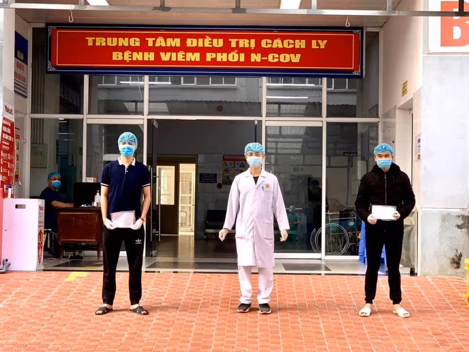 Ba ca Covid-19 khỏi bệnh, trong đó có hai nhân viên sân bay Vân Đồn