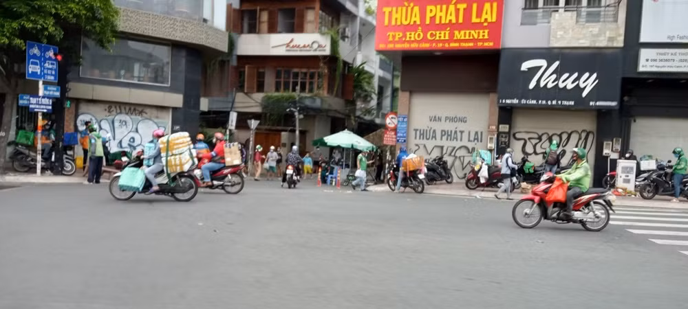 Người dân TP Hồ Chí Minh đổ ra đường như không hề có dịch -0