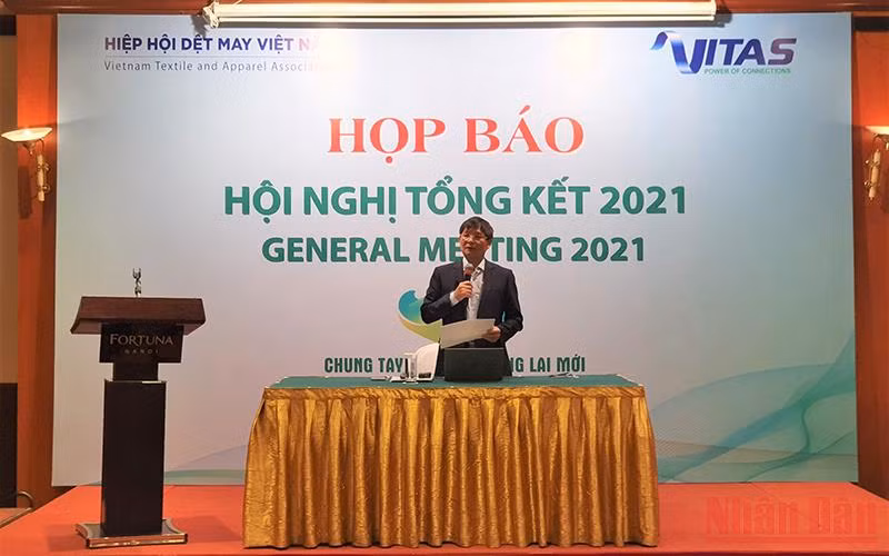 Phó Chủ tịch Vitas Trương Văn Cẩm phát biểu tại buổi họp báo.