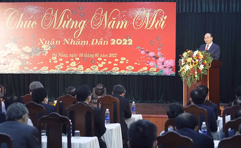 Chủ tịch nước Nguyễn Xuân Phúc phát biểu tại buổi họp mặt. (Ảnh: TTXVN)