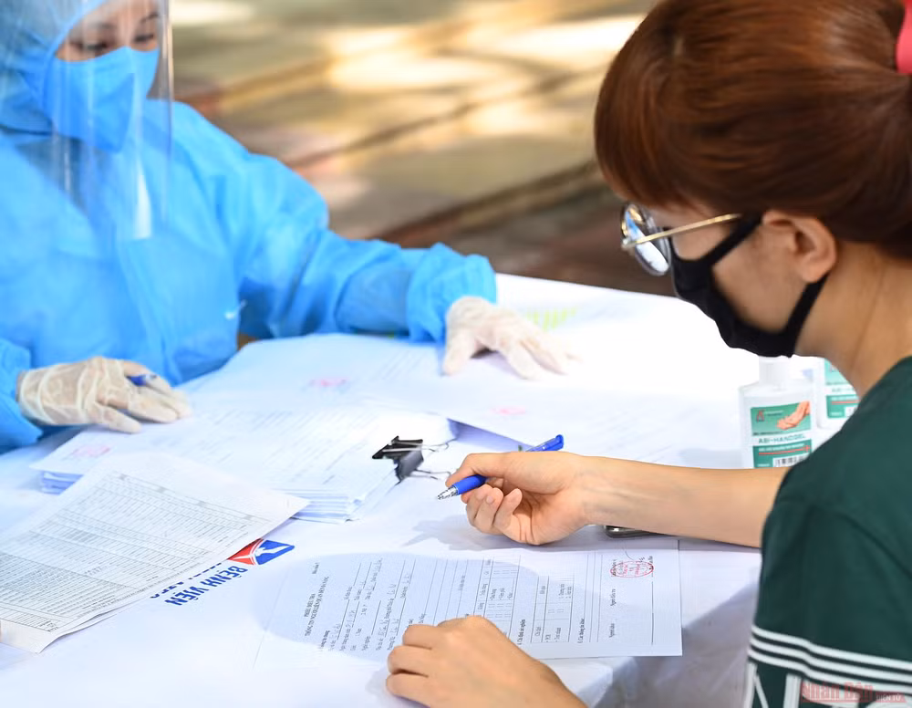 Hà Nội xét nghiệm PCR cho người dân trở về từ Đà Nẵng -5