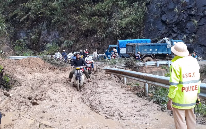 Trong đêm qua và sáng 10-6, tại huyện Trạm Tấu (Yên Bái) có mưa to kéo dài nhiều giờ.