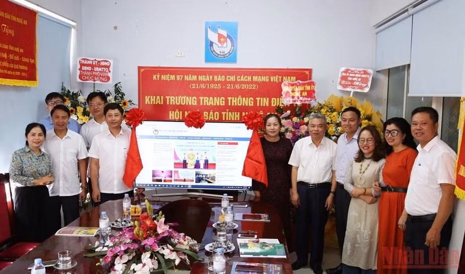 Khai trương Trang Thông tin điện tử Hội Nhà báo tỉnh Nghệ An. (Ảnh: Quốc Sơn)