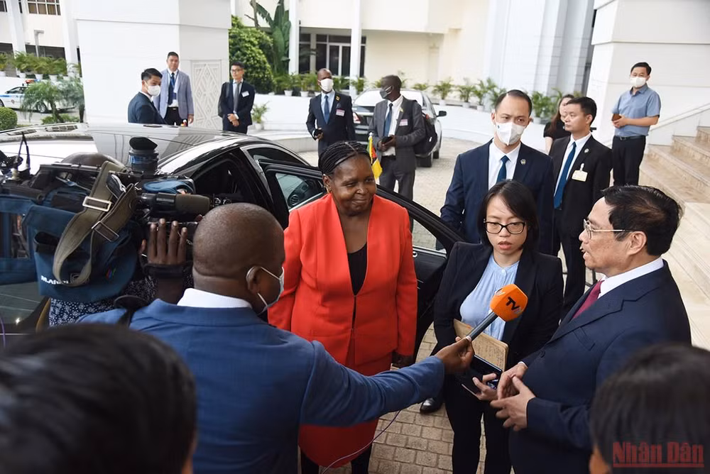 Thủ tướng Phạm Minh Chính tiếp Chủ tịch Quốc hội Cộng hoà Mozambique -0