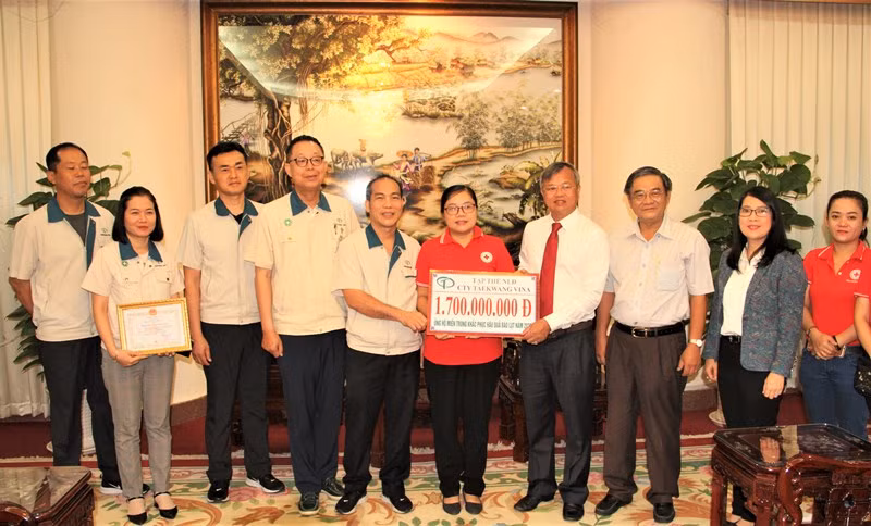 Các địa phương quyên góp ủng hộ đồng bào miền trung -0