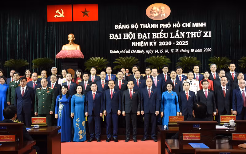 Ban Chấp hành Đảng bộ TP Hồ Chí Minh khóa 11 ra mắt đại hội.