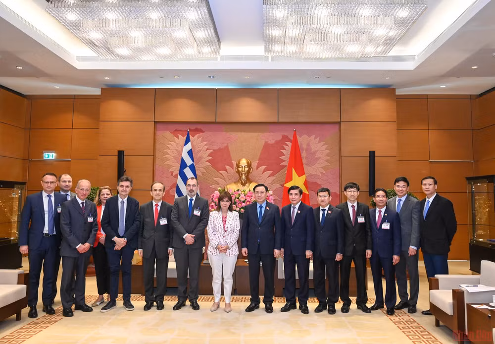 Chủ tịch Quốc hội Vương Đình Huệ tiếp Tổng thống Hy Lạp Katerina Sakellaropoulou -0