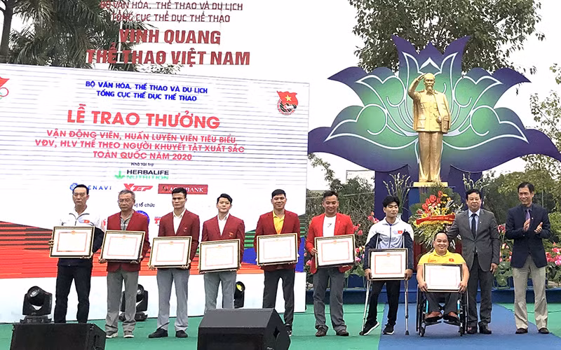  Lễ trao thưởng các huấn luyện viên, vận động viên tiêu biểu năm 2020.